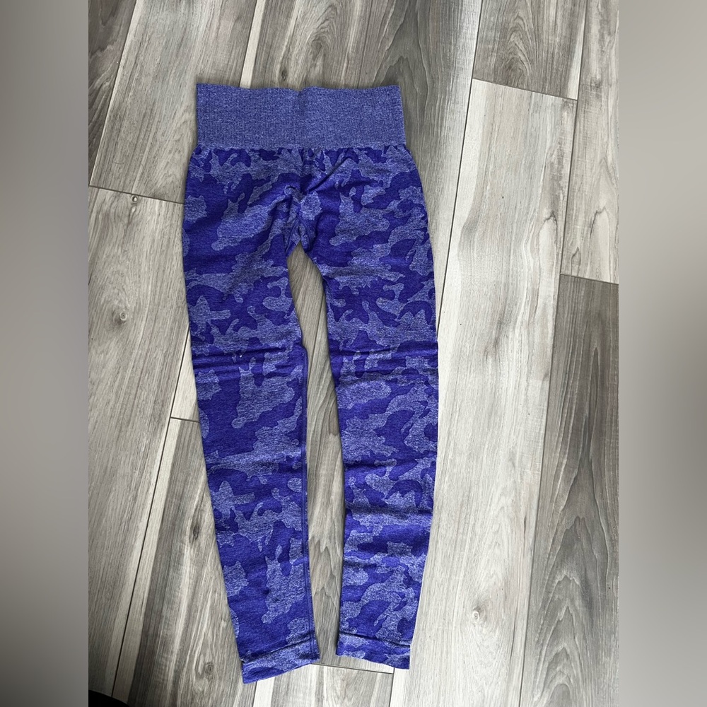 Stylish Purple Camo Leggings